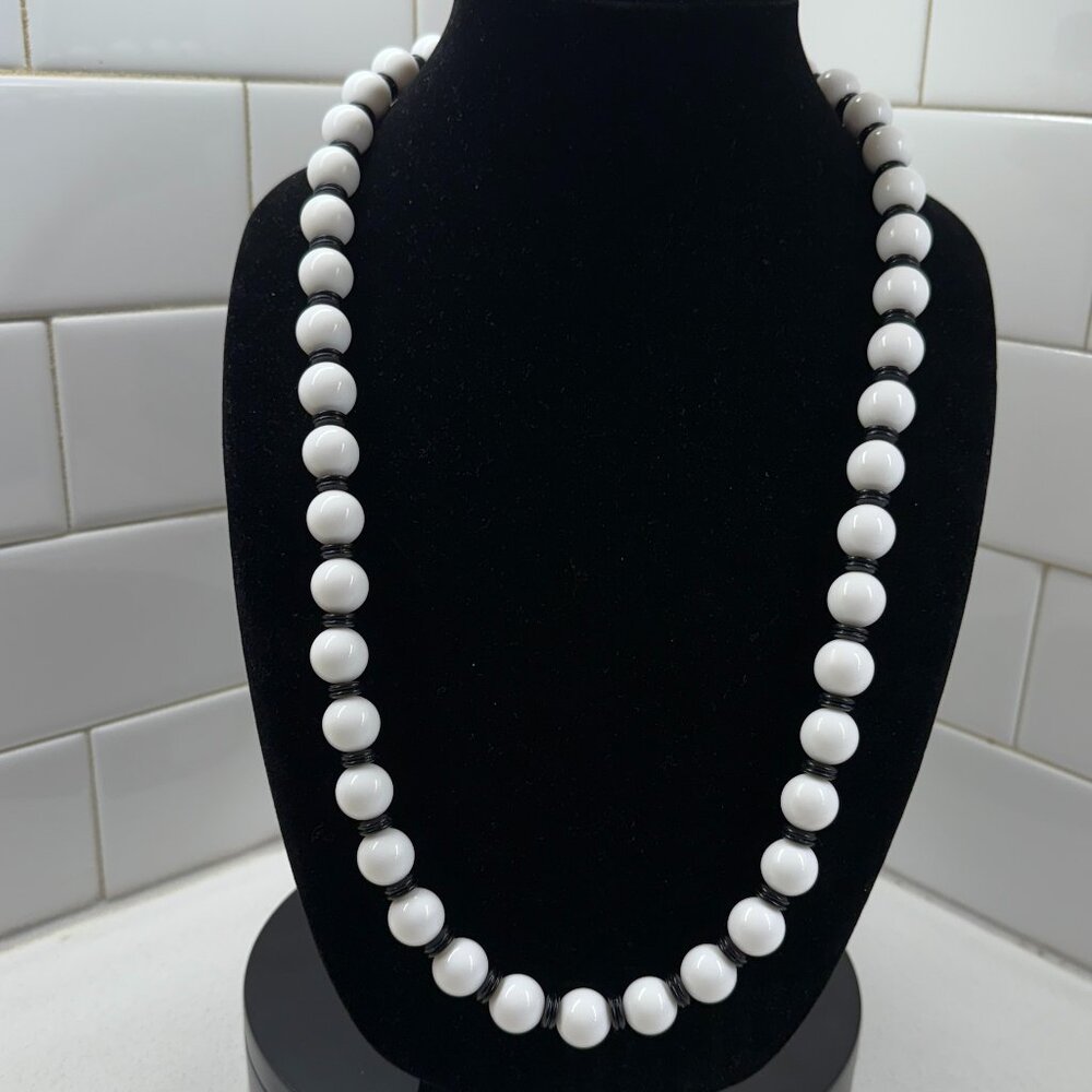 NAPIER Vintage Acrylic Necklace